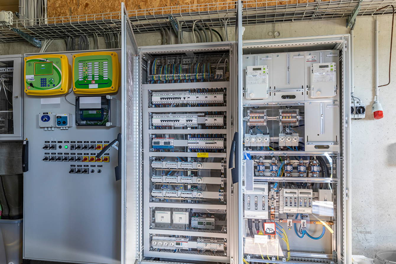 Nieder­spannungs­anlagen bei Elektro Lezius GmbH & Co. KG in Schönebeck